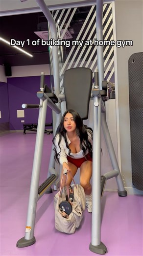 Trying to figure out how I'm gone get the hip thrust machine out the gym 🤔#gymhumor #gymgirl #gym