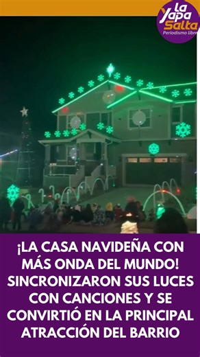 La Yapa Salta on Instagram: "¡LA CASA NAVIDEÑA CON MÁS ONDA DEL MUNDO! SINCRONIZARON SUS LUCES CON CANCIONES Y SE CONVIRTIÓ EN LA PRINCIPAL ATRACCIÓN DEL BARRIO Arrancó la época navideña y muchas personas adornan sus casas con luces y algunos adornitos, pero en este caso una casa de Colorado, Estados Unidos superó todas las expectativas vistas hasta ahora en un barrio. En el video se puede ver como niños y grandes se sientan al frente de la casa a ver y presenciar el espectáculo en donde miles d