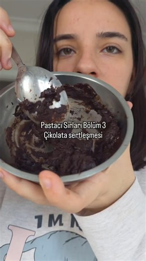Bunu yapıyorsan çikolatayı mahvediyorsun!🍫Devamı için takip etmeyi unutma.#mutfak #kek #pasta #kek