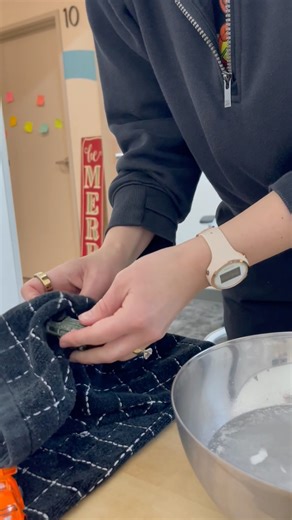 Hot Wheels shaving cream = the ultimate OT car wash 🚗 🖐️ Fine & Visual Motor skills: Finding cars in the shaving cream builds grasp strength, bilateral coordination, and seek-and-find skills. 🌫️ Sensory Processing: Mixing, dipping, and scrubbing offers tactile input and deep pressure for calming hands and minds. 🎭 Play Skills: Pretend play encourages imagination, creativity, and social connection. #speechandbeyond #jenks #ot #occupationaltherapy | Speech and Beyond Pediatric Therapy