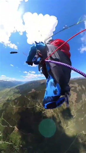 Avioneta IMPACTA parapente en pleno VUELO