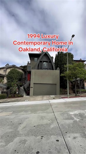 1994 Contemporary home in the Rockridge neighborhood of Oakland, CA listed for $1,995,000 Listed by Daniel Stea of Stea Realty Group #oakland #contemporary #customhome #bayarea #hometour