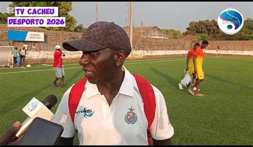 Declaração do Treinador do Futebol Clube de Canchungo, João Dembi (Casaco), e do Treinador do Sporting Clube de Bissau, Pedro Dias, após o fim da partida, na qual a equipa visitante (Sporting) venceu por duas bolas a uma frente à equipa da casa. TV CACHEU a Voz e a imagem da Região de Cacheu. | TV Cacheu
