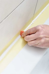 How to Caulk a Bathtub (Perfect lines)