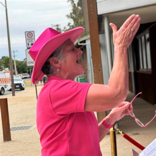 What a fantastic day at the Port of Echuca Country Fair. The Echuca Bellas sang their hearts out, entertaining visitors and staff alike. Well done too, to our Echuca Federal Band who played a great mix of songs - something for everyone. Such a lovely, vibrant town we live in, with so much to share. #countryfair #shireofcampaspe #portofechucacountryfair #brassband #choir #echucaevents #echucamoama *no actual recording available (next time) - and honestly, a phone recording wouldn't have done it j