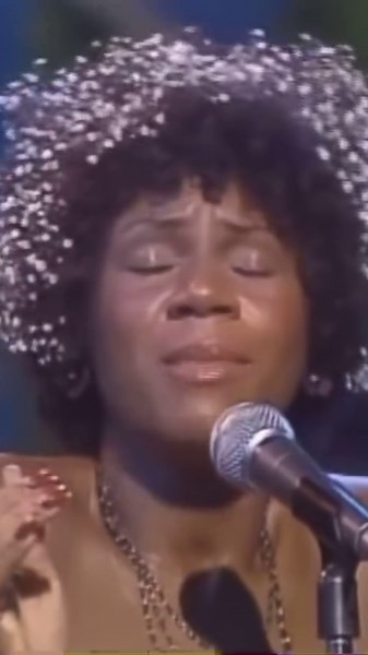 Lord Rare Rock on Instagram: "FIVE OCTAVE VOCAL BLISS - The ethereal Minnie Riperton performs “Lovin’ You” live on The Midnight Special (1975). Riperton wrote this with her husband, Richard Rudolph. Maya Rudolph of Saturday Night Live is their daughter, and Riperton mentions her in the lyrics. In the end, she sings “Ma-ah-aha-aha-ah-ya.” Riperton worked with Stevie Wonder as a backup singer, and Stevie produced this track for her. Due to contractual obligations, Wonder’s name could not appear on