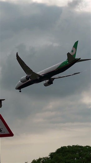 2026/4/12 15:10 EVA AIR BR802 MFM-TPE