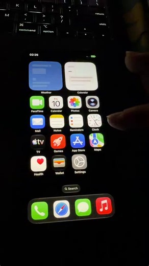 استعراض جيلبريك كااااامل على أحد طرازات iPhone 11 باستخدام ثغرة usbliter8الإصدار؟على iOS 27 يا صديقي، نعم أحدث نظام من Apple 😳كما وضحت سابقًا، ثغرة usbliter8 من نوع BootROM على مستوى الهاردوير وليس السوفت وير، لا يمكن إصلاحها بواسطة Apple