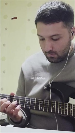 Green Day - Holiday Solo Cover (Ibanez AZES40)