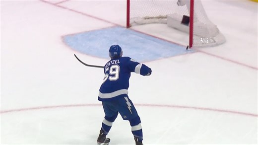 Lightning’s Guentzel whiffs on empty net, Leafs’ Tavares scores in response