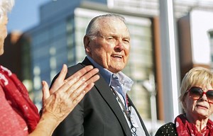 Keith Jackson, leading college football broadcaster and WSU alum, dies at 89