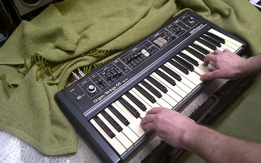Roland Organ_Strings RS-09 Mk 1 stereo sound demo
