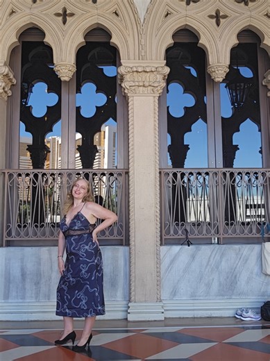Modeling in the wild with @Photos By Delfin 🖤 #thevenetian #cassiehepler #lasvegastiktok #plusmodel #plussizemodel