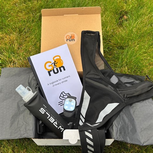 Runner Gift Box | Running Vest, Logbook & LED Light - Etsy