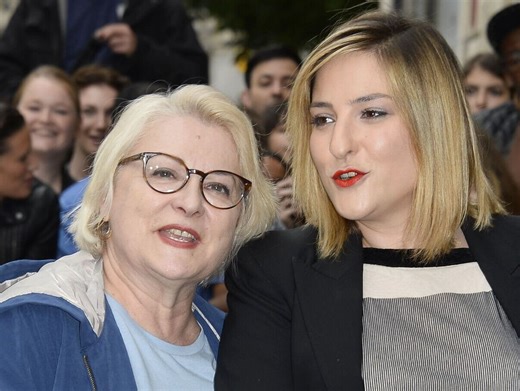 Josiane Balasko raconte une histoire familiale et embarrasse Marilou Berry : "Elle m’a fait un chantage odieux…"