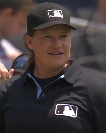 Jen Pawol makes her debut as the first female umpire in MLB history at Marlins-Braves 👏 (Atlanta Braves, FanDuel Sports Network) | espnW