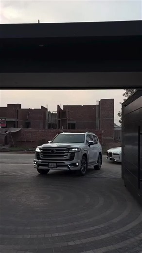 LX 300, LX600 or BMW: Which Luxury SUV Fits Your Needs?
