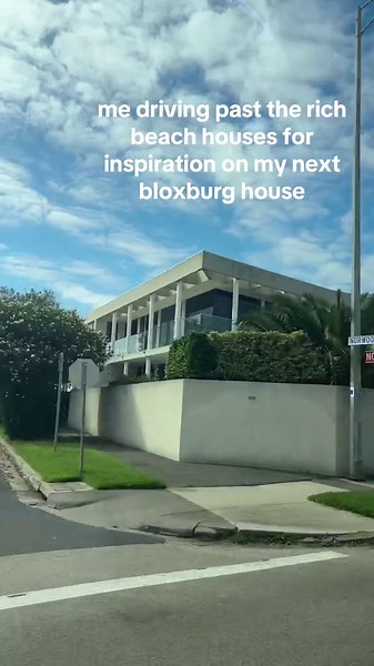 work smarter not harder ladies #bloxburg #editmode #beachhouse | Beach House