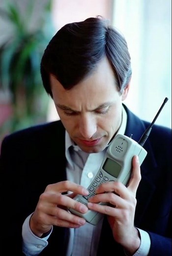 "World’s First Mobile Phone! Where Is It Kept Today? | Amazing Tech Fact"