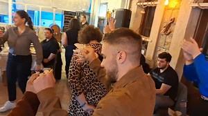 Εκλεκτο φαγητο και μουσικη τα Σαββατοκυριακα κι αργιες στο Ταβερνακι Ειρηνης Σκουμπουρδη και Νιοτη Καρανικολα στην παραλιακη..Ομορφες κεφατες παρεες που διασκεδαζουν με Ελληνικα τραγουδια ,χορευουν και περνουν υπεροχα!! Ευχες απο την Ειρηνη Σκουμπουρδη την οποια ευχαριστω πολυ.. | Evi Koukiaini