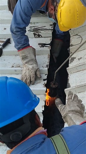 BITUMEN SHEET INSTALLATION//BITUMEN//GUTTER BITUMEN//FIRE//RISK #viral#trending #construction#civil