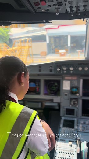 De la teoría… a vivir la experiencia ✈️📚 Porque cuando el aprendizaje trasciende el aula, los sueños comienzan a despegar. En nuestra escuela, cada clase te acerca más a sentir la aviación de verdad. 🔥🛫 Atrévete a vivir experiencias únicas durante tu formación y comienza hoy tu camino en la aviación. 📩 Escríbenos y sé parte de esta experiencia. 📞 7087-7058 #Aviación #PilotTraining #FuturePilot #SueñaEnGrande #AviationLife