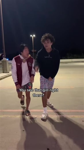 haydenn (@haydenn252)’s video of how to do the escalator walk tutorial