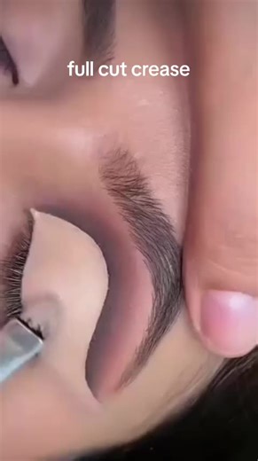 Master the Full Cut Crease Look with Ease