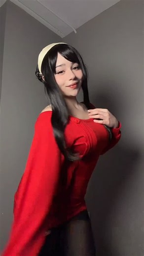 suga 🤓 on Instagram: "yor forger dance :3 #yorforger #spyxfamily #cosplaygirl #yorforgercosplay #animegirl #anime #cosplaydance #cosplayreels"