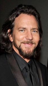 1.7M views · 5.5K reactions | During Pearl Jam’s “Drop in the Park”...