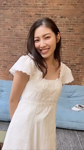 Haruka Tateishi / 立石 晴香 on Instagram: "第9話、ご視聴ありがとうございました✨ やっとやっと、主演になることができました。 あまり芝居について語るシーンが出てないのですが私は20歳ごろから芝居の勉強を始め、座学からスタートし、いろんなアプローチを踏まえ勉強を重ねてきました。 芸能をしながら、会社でも働きお金が貯まったらほとんどをワークショップやレッスンに投資して、1人固定の先生がいましたが何人もの先生も回ってみて本当に努力を重ねてきました。いつか芝居を毎日しながら生きていくことを夢見て全てを捧げてきた8年間でした。 恋は、ニューヨークに行って傷ついたのは数年前なのに過去のトラウマが消えてなかったことに気づいて、できなそうだったから芝居でどうしてもと思ってたけどどちらもうまくいかなくて、「私この仕事向いてないのかも」とまで思いました。 明るく積極的な周りの女優さんたちがキラキラして素敵で。この日は、主演が取れたことが本当に幸せでした。 本当に大翔くんのリードのおかげでした。 ニューヨークでは、気さくな人柄と優しさでたくさんの愛情をありがとうございまし