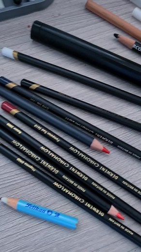 Carta winsor&newton A4 Matite Derwent Chromaflow Pastello nero Contè a Paris #drawing #coloredpencils #pastelcolors #pastelpencil #derwent #contéàparis #winsorandnewton #drawingwork @winsorandnewton @conteaparisofficiel @derwentartofficial | Yama Reggio