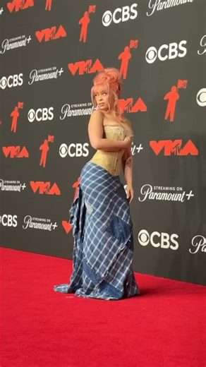 Ice Spice is serving royalty at the MTV VMAs 😍✨ #IceSpice #VMAs #VMA | MTV UK