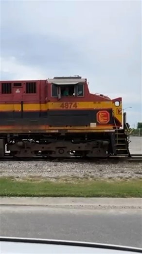 KCS 4874 leads CPKC Train in New Orleans. #trains #cpkc #gevo