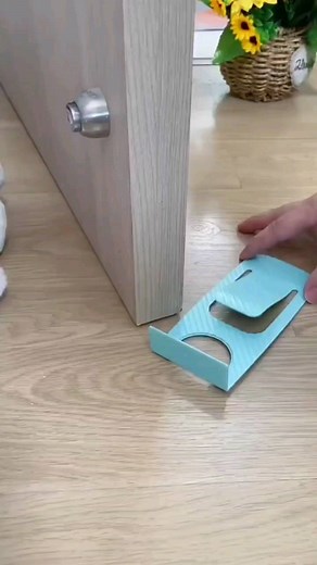 Door stopper (link in bio) Simple but magical: hold your door open properly to prevent slamming doors and doorknob impacts. 🛒 Shop link in bio www.howdoibuythis.com 🌎 Free shipping worldwide ⏳ Limited Stock Only | inventionday