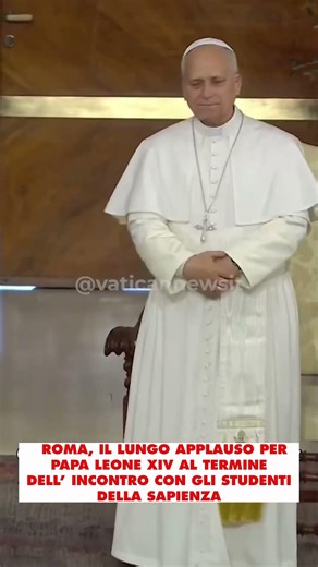 Roma, il lungo applauso per Papa Leone XIV al termine dell'incontro alla Sapienza - RTL 10.25