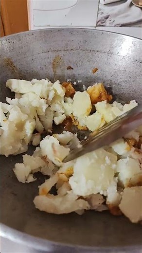 Simple Aloo curry 🥔🥘#aloocurry #workoutoniongarlic #fridayspecial #curry