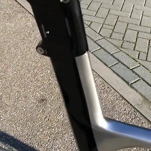 This custom painted Giant Propel. 🔥 or 👎? 📸 Unlimited Colors | Cycling Pulse