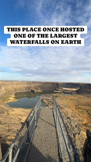 🌊 Dry Falls, Washington — once one of the largest waterfalls in the world! 😲Today, it’s bone dry — but you can still feel the power carved into this massive canyon in Grant County.Geology lovers, this one’s for you. 🏞️🪨 #pnw #pacificnorthwest #pnwonderland #ExploreWashington | Compass Outdoors