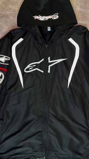 Chaqueta Alpinestars x Red Bull reflectiva — Brilla de día y noche