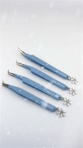Cold weather, colder tweezers 🥶❄️ Meet our winter-exclusive fiber tip tweezers available in 4 different angles designed for the perfect grip and flawless control ✨ Available in store & online for a limited time only 🤍❄️ Once they’re gone… they’re gone 🧊