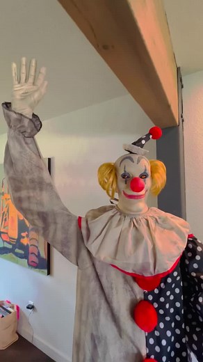 Waving Wally: Spooky Halloween Animatronic Demo