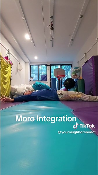 The Starfish activity can help integrate the Moro Reflex, allowing the child to feel safe, improving concentration and confidence, reducing underlying fears. When doing this make sure the same leg and arm cross over each time. Inhale on extension and exhale on flexion. Repeat 3-4 times each time. #mororeflex #occupationaltherapy #sensory #sensoryintegration #reflexintegration #sensorygym