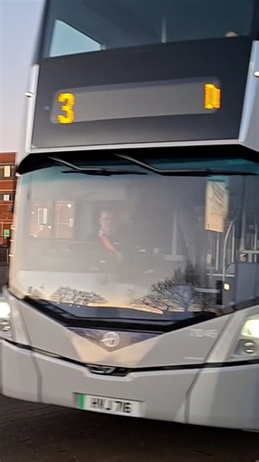 71046 HVJ716 Wright StreetDeck Newpower EV Leaving Govan Bus station #WrightStreetDeck