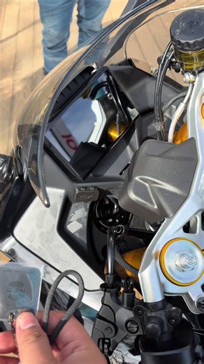 CFMoto 750SR-S: Keyless Ignition and TFT Display Features