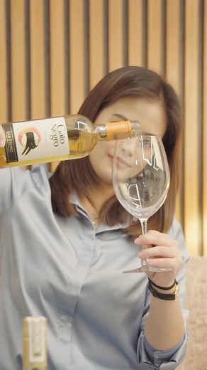 347K views · 10K reactions | a sweet and bright @gatonegrowine Moscato, which btw is my current fave white wine, 'coz we made it through the week! 壟 have you watched my newest vlog? talked about some life updates, answered questions and some wine recos that you guys asked! link on bio. enjoyyy! 懶 | Bea Binene | Facebook