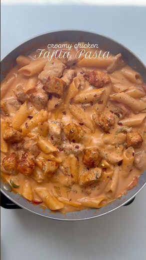 Creamy Chicken Fajita Pasta! 🍝