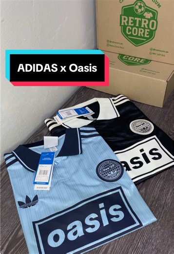 🇬🇧 ADIDAS x Oasis Cuando el fútbol se cruza con la historia del britpop 🤟 Cada detalle de esta camiseta habla de identidad y actitud. El tejido con textura vertical, el cuello tipo polo rinde homenaje a los diseños clásicos de los 90 y las tres bandas refuerzan ese ADN inconfundible de adidas Originals. Al centro, el logo la banda británica y en la espalda el número 25 haciendo referencia a su gira mundial ✨ Una pieza que está hecha para la calle, el escenario y el lifestyle. Nostalgia, músic