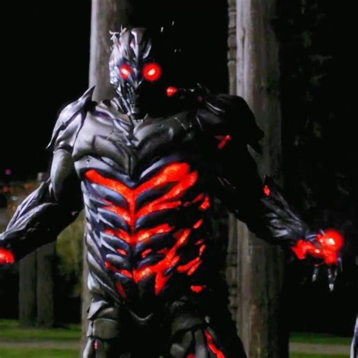 Barry phases into Savitar's suit #theflash #barryallen #shorts