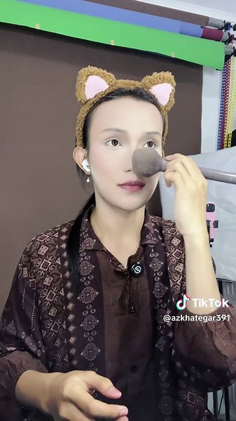 Tutorial Makeup Cleopatra yang Memukau